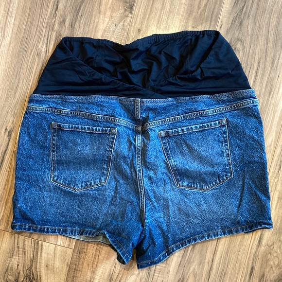 Isabel Maternity MIDI shorts - Picture 2 of 3